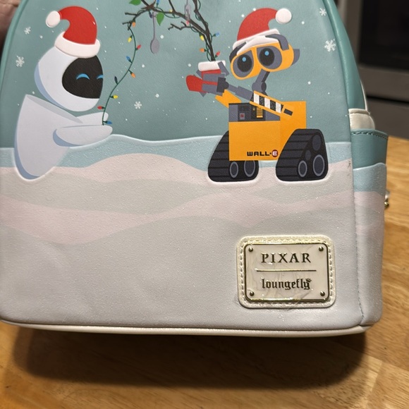 Wall-e and Eve Loungefly Christmas backpack - Picture 2 of 4